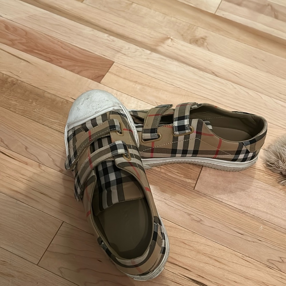 Authentic Burberry sneakers with serial code, size 35